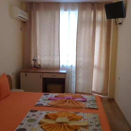Ivanovi Guest House Primorsko Exterior photo