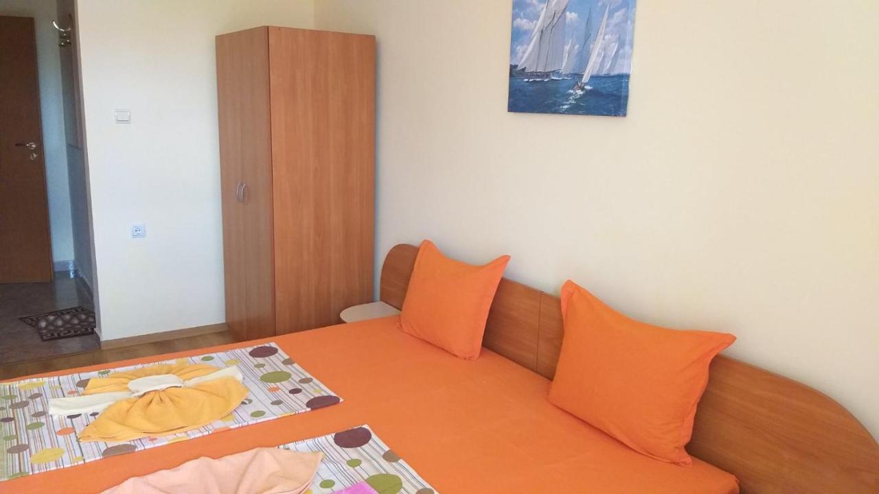 Ivanovi Guest House Primorsko Exterior photo
