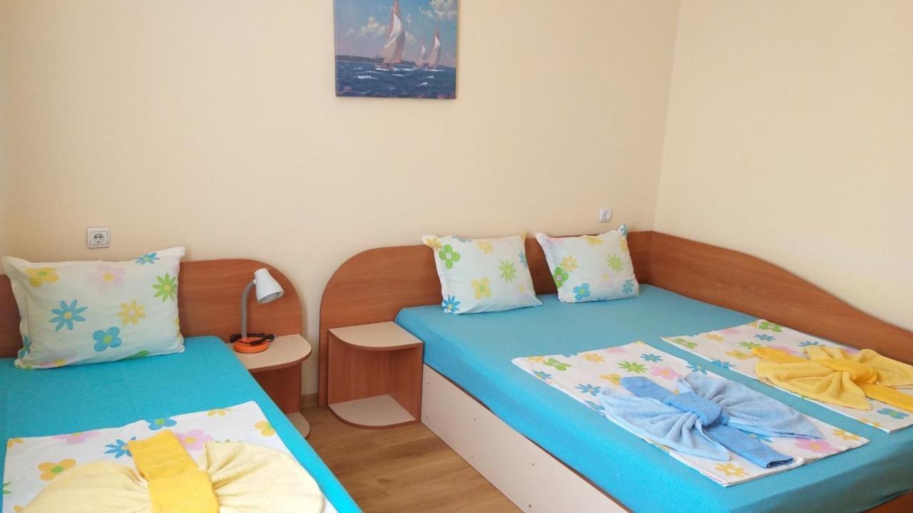 Ivanovi Guest House Primorsko Exterior photo