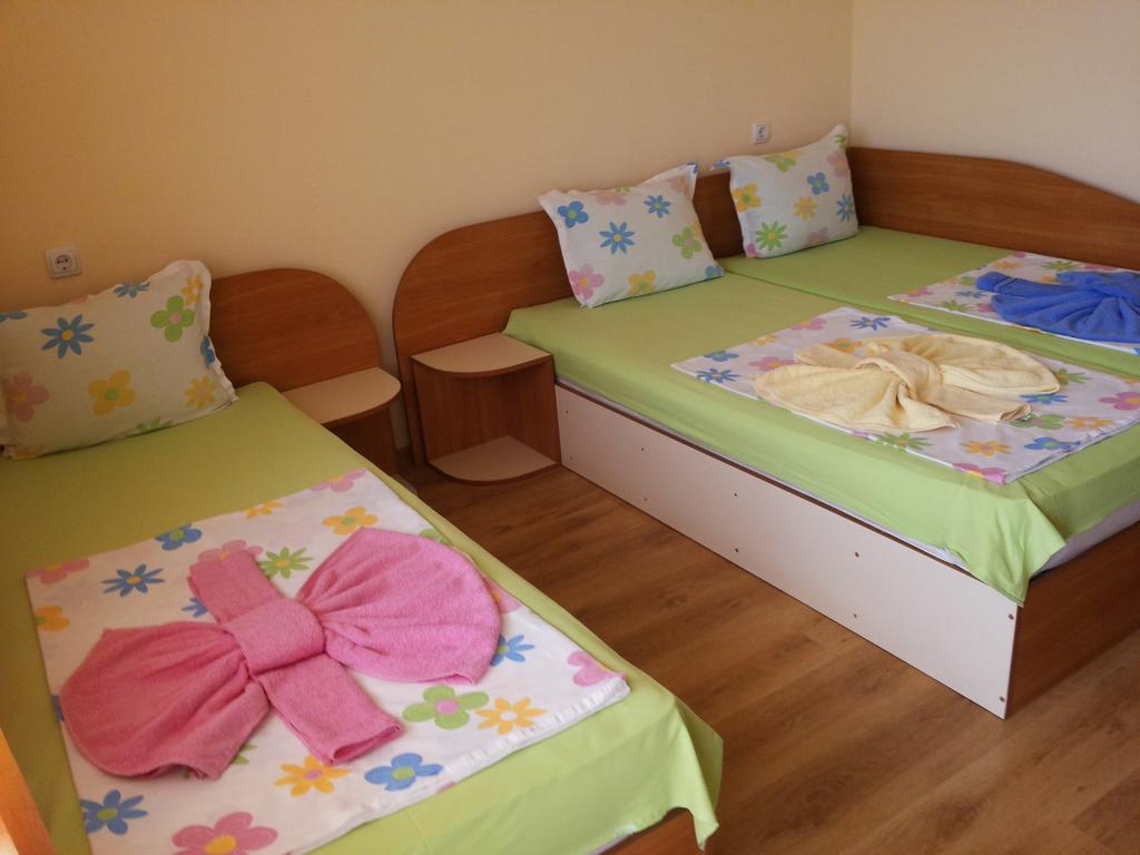 Ivanovi Guest House Primorsko Room photo