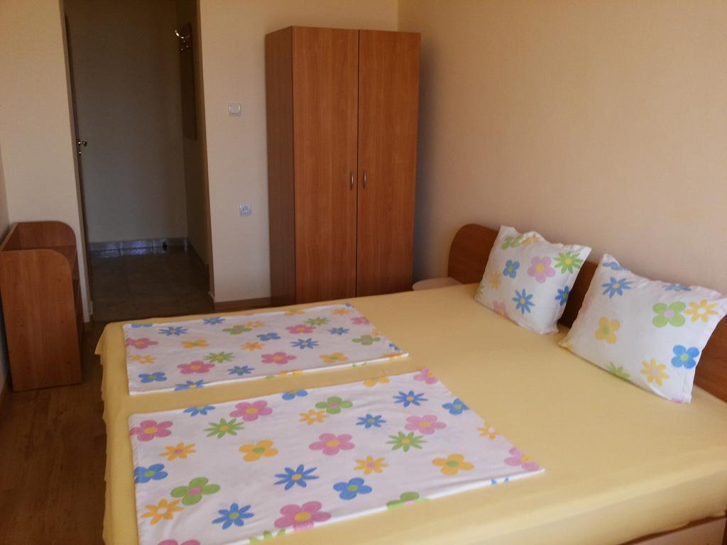 Ivanovi Guest House Primorsko Room photo