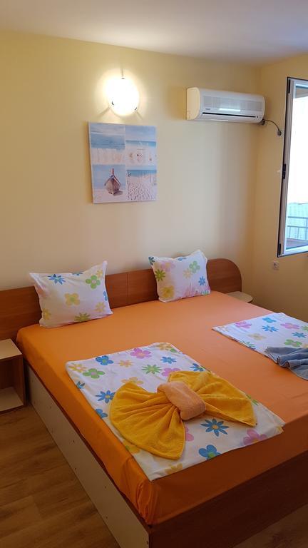 Ivanovi Guest House Primorsko Exterior photo